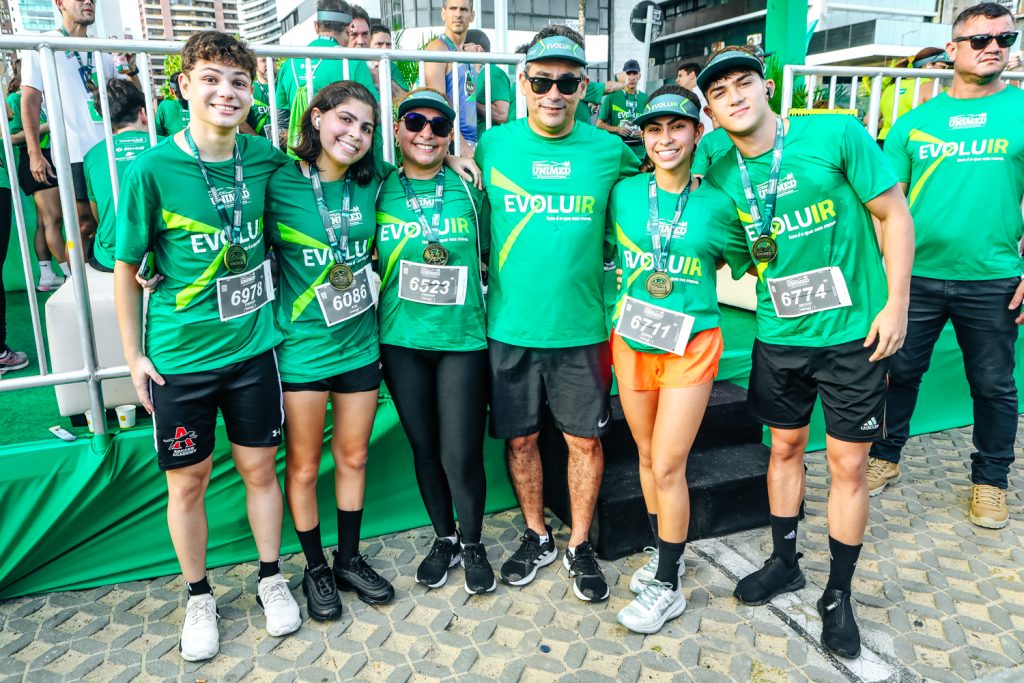 Tiago, Luiza, Joselma, Marcos, Helena E Mikaio Macedo (2)