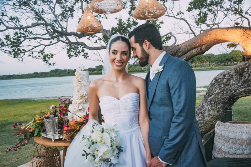 JUST MARRIED - Amor e emoção marcam cerimônia de casamento de Victoria Medeiros e John Porto