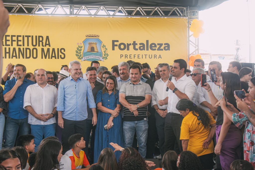 Inauguração Da Escola Municipal De Tempo Integral Reitor Roberto Claudio Frota Bezerra (10)