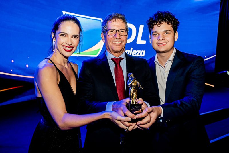 Maior Comenda do comércio cearense - Severino Ramalho Neto recebe Troféu Iracema e é eleito Lojista do Ano pela CDL de Fortaleza