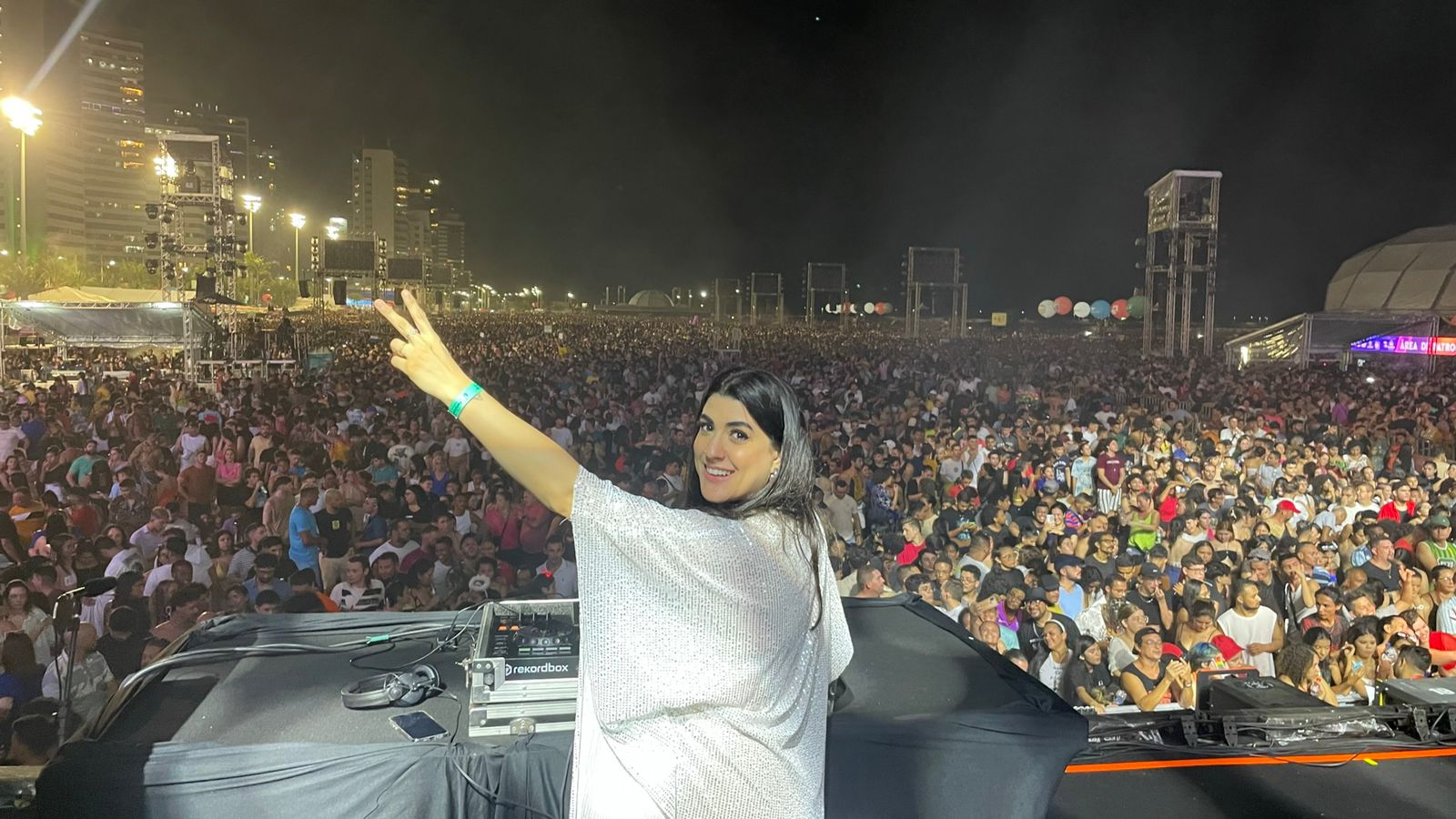 DJ Bia Portela agita mais de 1 milhão de pessoas no maior Réveillon do Brasil e no Férias na PI