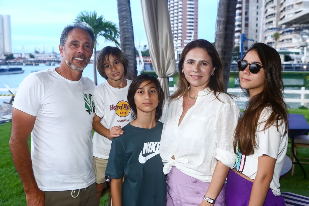 Caetano, Jose, Artur, Germana E Ester Rodrigues (3)