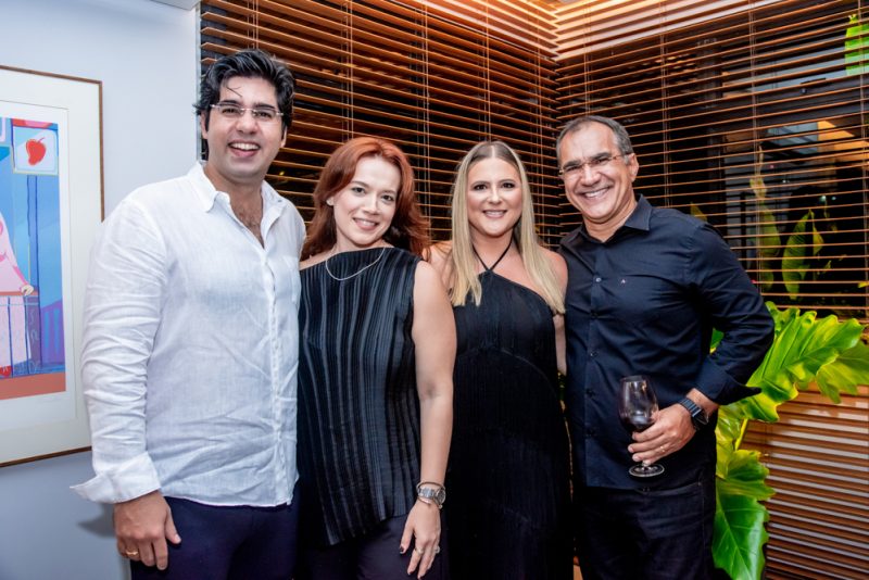 sessão parabéns - Weiber Xavier ganha festa de aniversário surpresa no apê de Ana Virginia e Fernando Novais