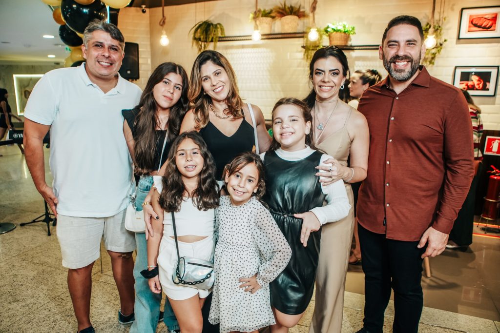 Thiago, Marina, Magda E Mirela Bezerra, Helena, Valentina, Manu E Nagib Acario (1)