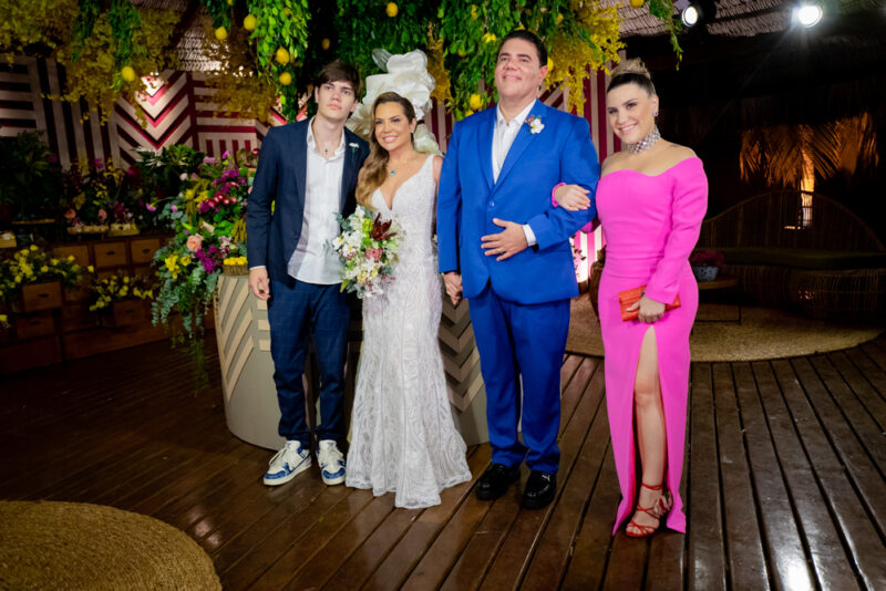 CORES E SORRISOS - Risângela e Rannyere dizem sim em casamento mágico na Lagoa do Uruaú