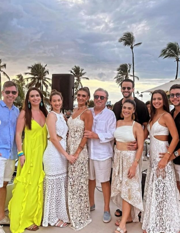 Rebecca Albuquerque celebra aniversário, bem ao seu estilo, em Jericoacoara