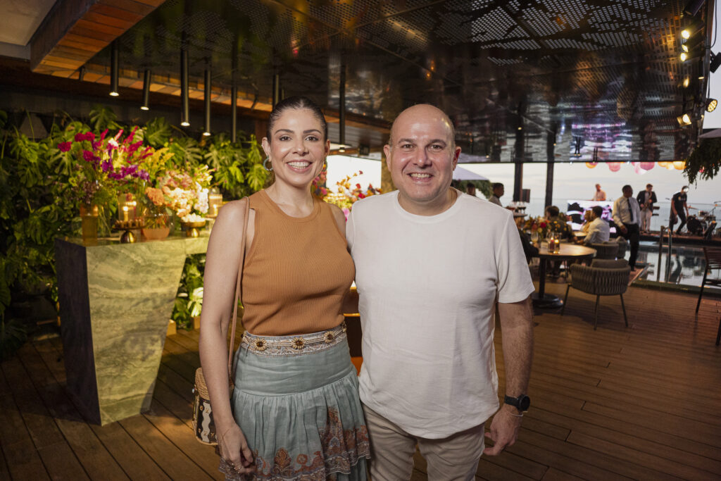 Carol Bezerra E Roberto Claudio