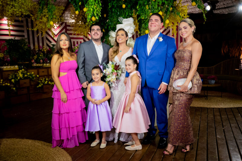 CORES E SORRISOS - Risângela e Rannyere dizem sim em casamento mágico na Lagoa do Uruaú