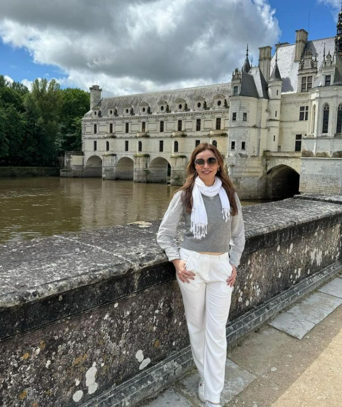 Cristiane Canamary Visita O Château De Chenonceau, Na França E A Cidade De Bruges, Na Bélgica (2)