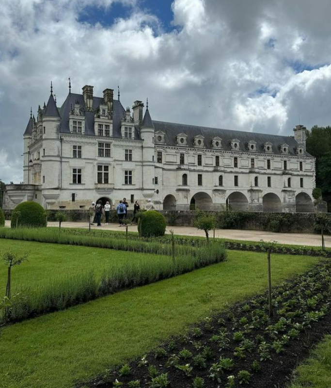 Cristiane Canamary Visita O Château De Chenonceau, Na França E A Cidade De Bruges, Na Bélgica (3)