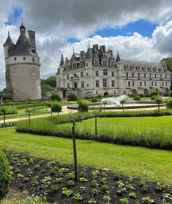 Cristiane Canamary Visita O Château De Chenonceau, Na França E A Cidade De Bruges, Na Bélgica (6)