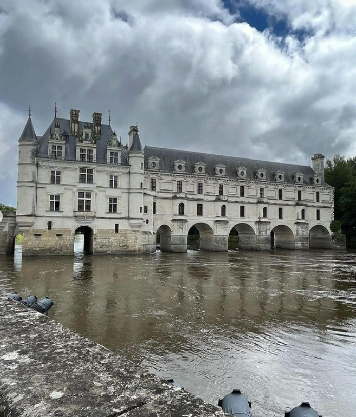 Cristiane Canamary Visita O Château De Chenonceau, Na França E A Cidade De Bruges, Na Bélgica (8)