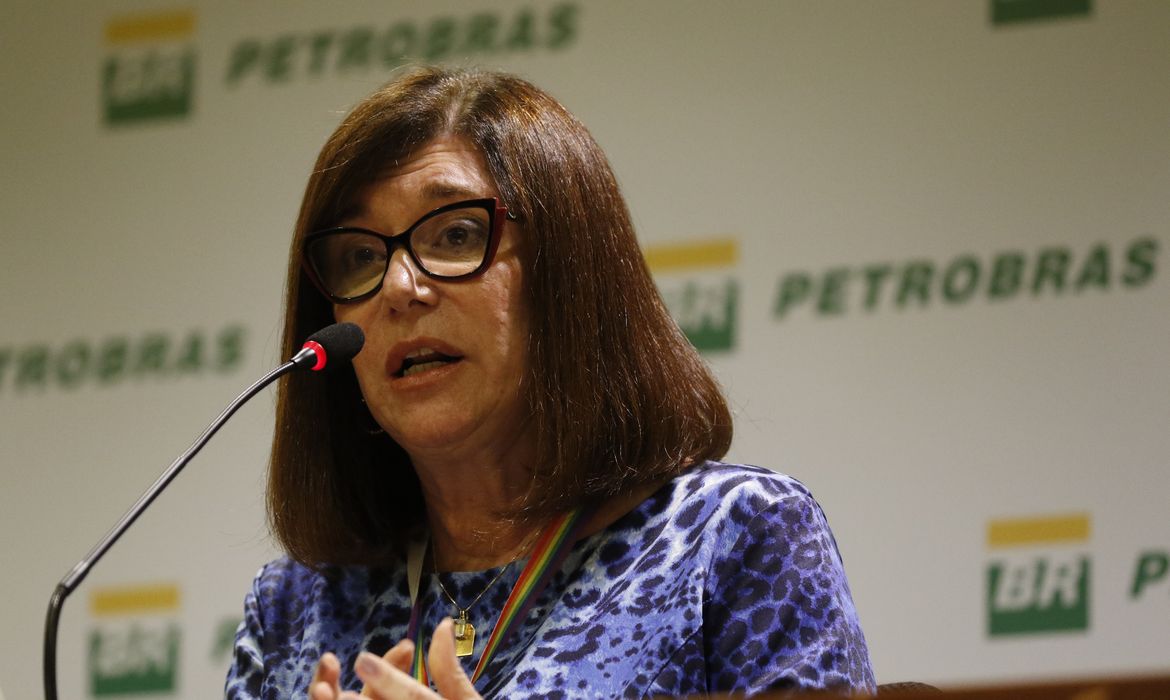 Nova presidente da Petrobras troca três dos oito diretores da estatal