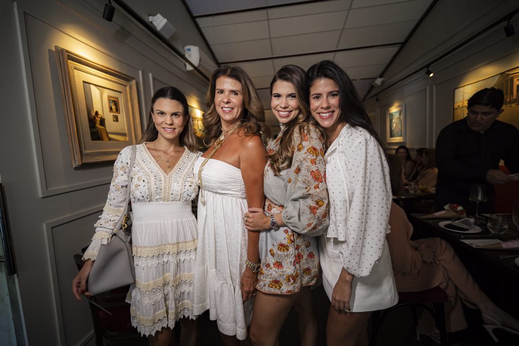 Mariana, Alexandra, Julia E Marcela Pinto