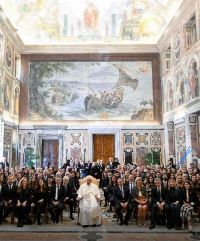 O Evento Contou Com A Presença Ilustre De Sua Santidade, O Papa Francisco, Que Recebeu Os Cirurgiões Plásticos Em Uma Audiência Especial No Vaticano.