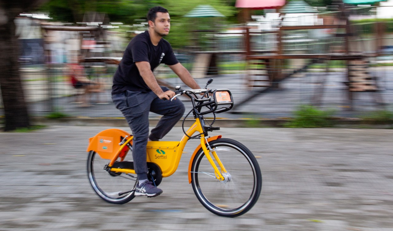 Prefeitura de Fortaleza entrega 50 bikes elétricas como parte da modernização do Bicicletar