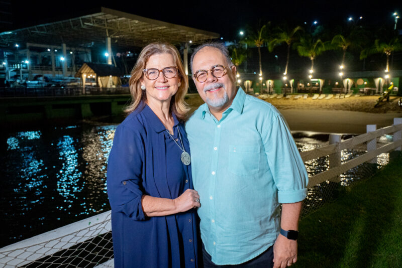 BRINDE À ELEGÂNCIA - Karolina de Paula comemora chegada da nova idade no Iate Clube de Fortaleza