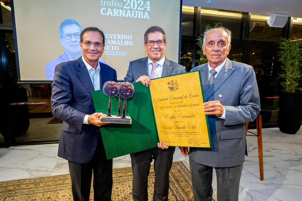 Severino Ramalho Neto recebe Troféu Carnaúba 2024 da Associação Comercial do Ceará