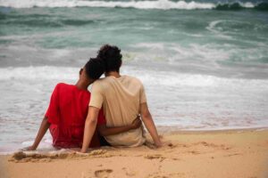 Casal Romântico Na Praia, Viagem De Casal Para O Litoral Foto Freepik