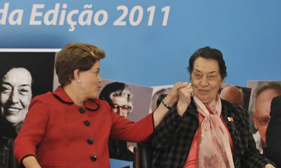 Dilma, Haddad e Mercadante: políticos prestam homenagem a Conceição