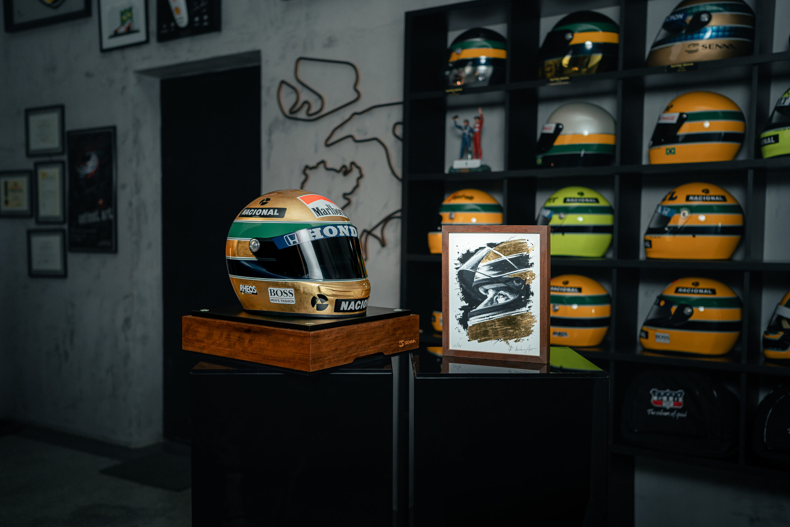 Capacete folheado a ouro celebra 30 anos do legado de Ayrton Senna