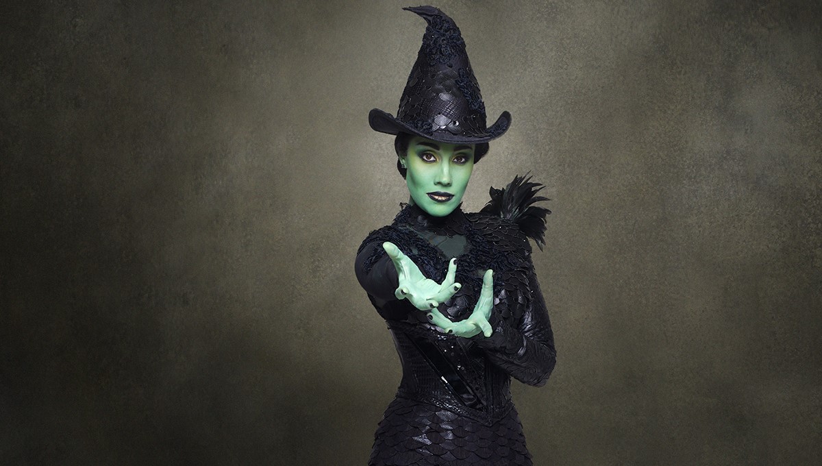 Myra Ruiz como Elphaba em "Wicked"