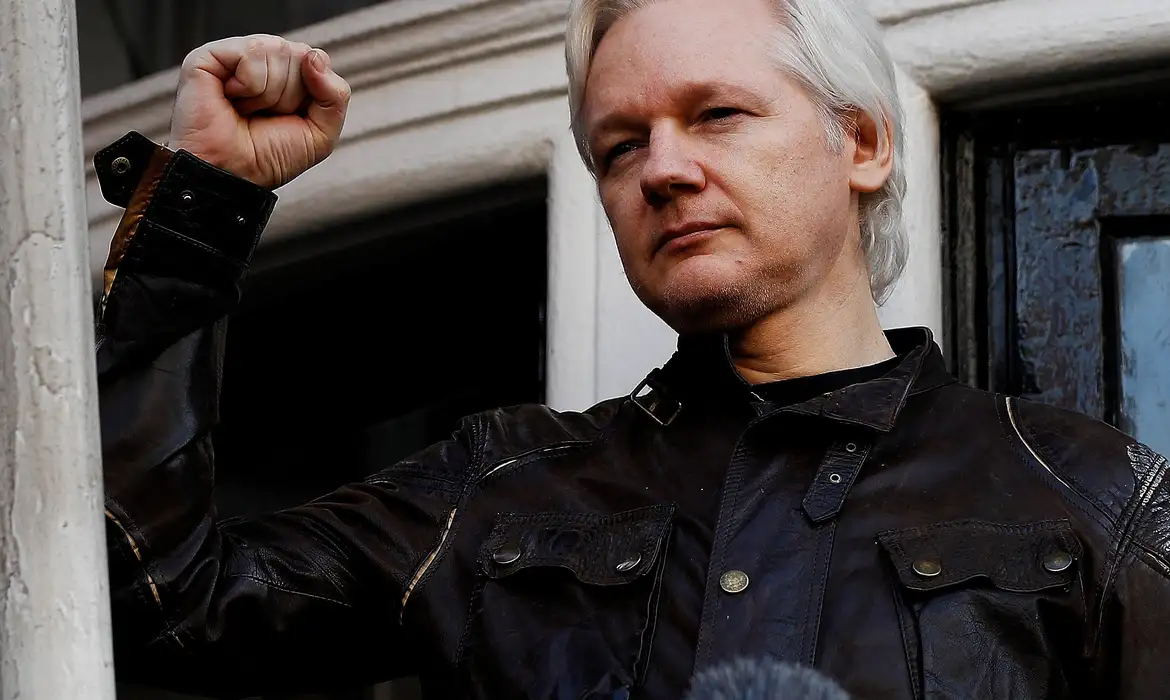 Lula comemora libertação de Julian Assange, criador do site Wikileaks