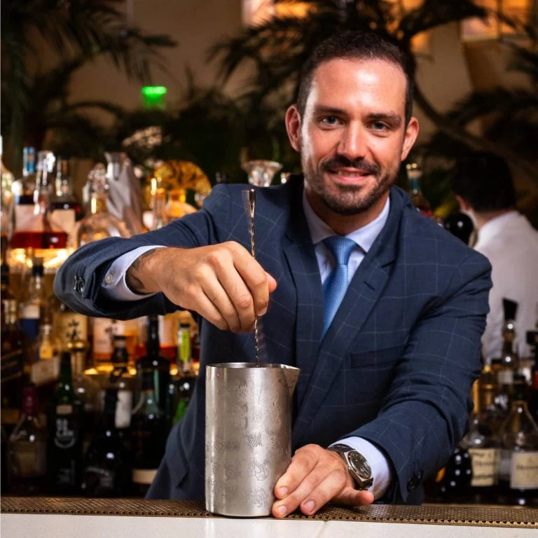 Jonathan Gabbay, diretor do Champagne Bar, destaca os 5 melhores bares de Miami. Confira!