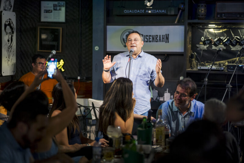 MÚSICA E EMOÇÃO - Moacir Maia celebra aniversário em evento que honra a vida e a arte