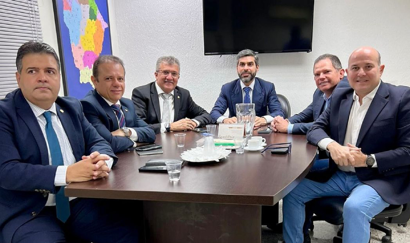 Roberto Cláudio participa de reunião com parlamentares pedetistas na Assembleia Legislativa