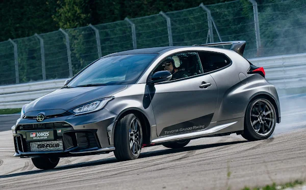 Toyota GR Yaris 2024 recebe câmbio automático e chega aos 280 cv