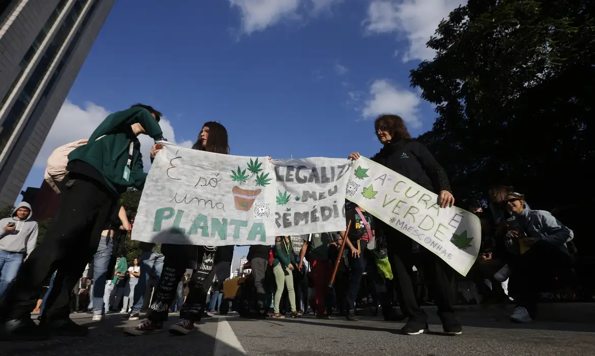 Lula diz que ciência deve decidir sobre uso de maconha