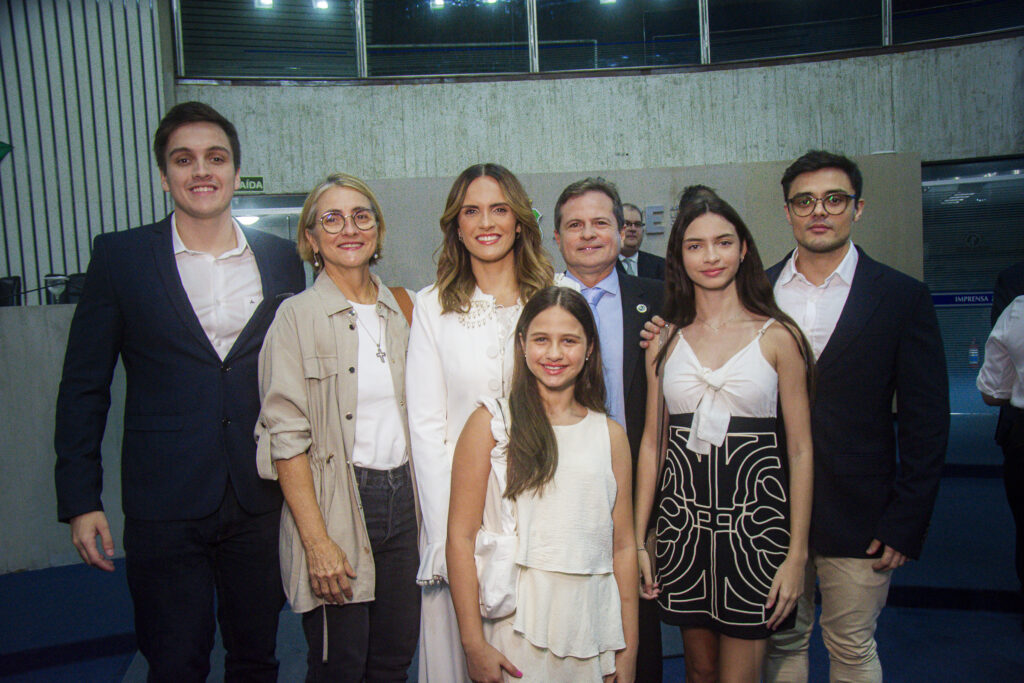 Raphael Bezerra, Magda Pinheiro, Carla Matos, Nina Borges, Marcos Andre Borges, Clara Borges E Carlos Manoel