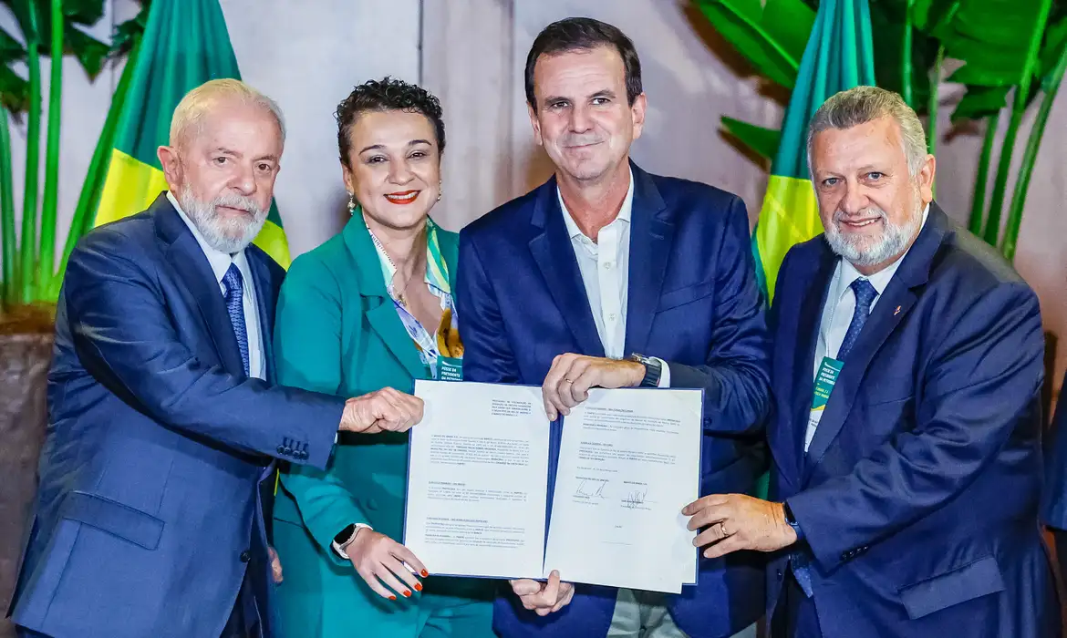 Rio assina contratos com a União para obras do BRT e de infraestrutura