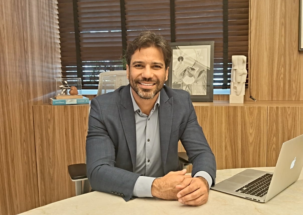 Tiago Alcântara destaca serviços da nova unidade da Clay Medicina & Estética