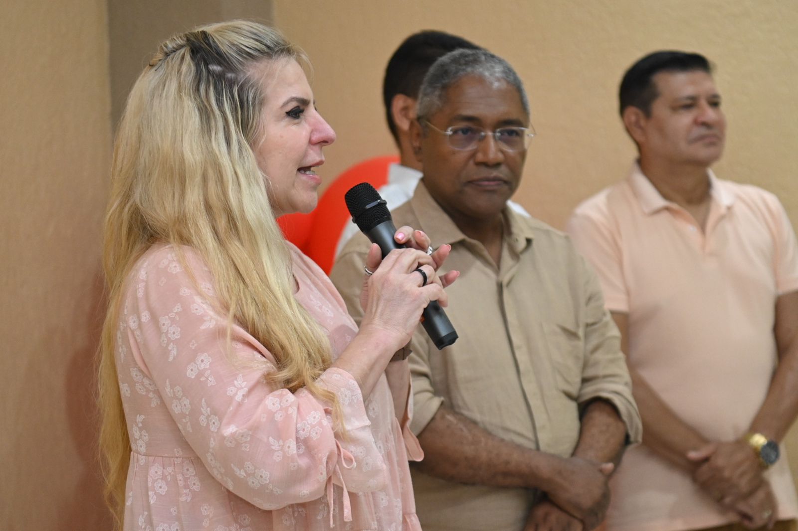 Luizianne Lins anuncia programa de governo participativo para pré-candidatura de Waldemir Catanho em Caucaia