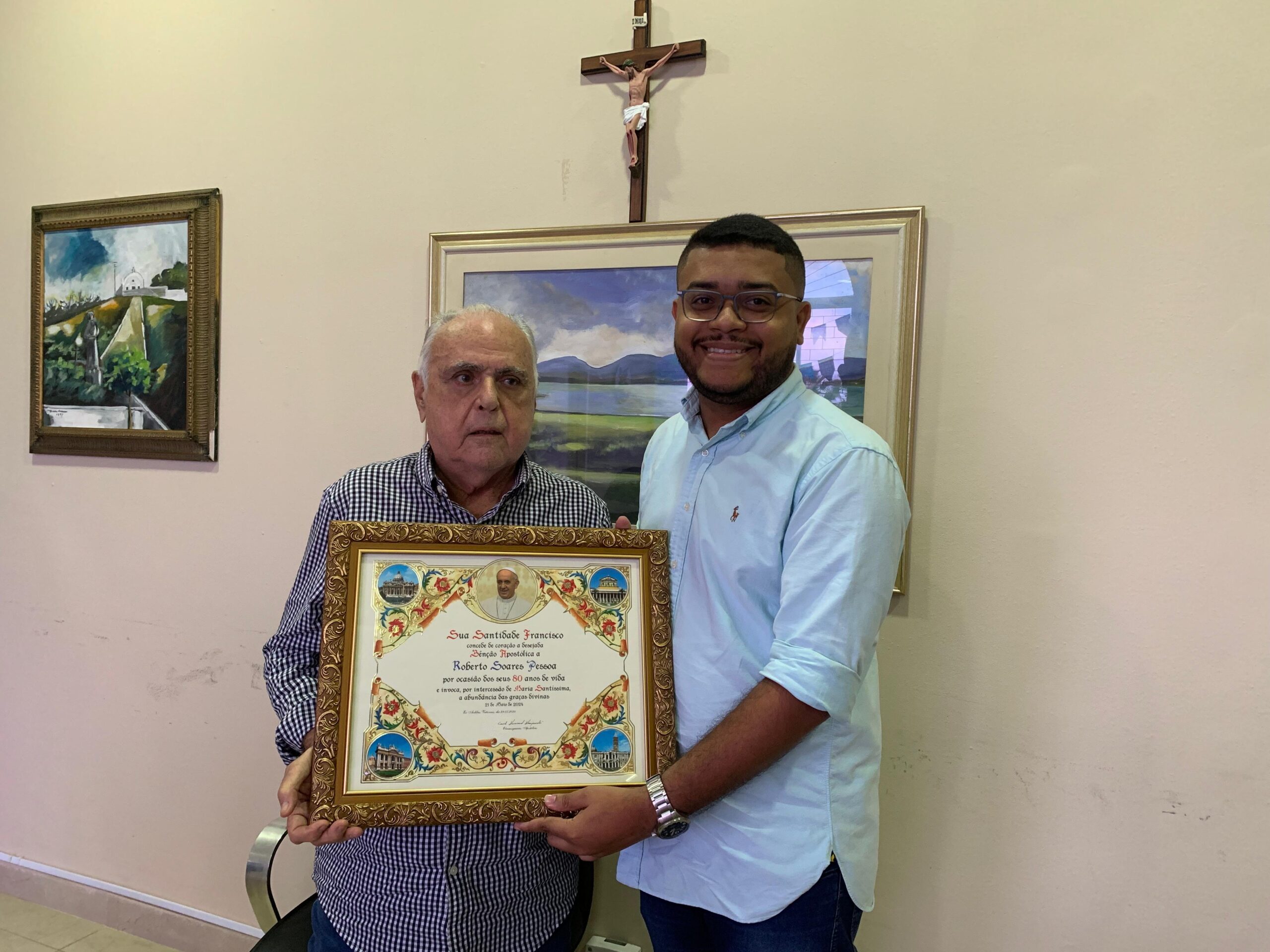 Prefeito de Maracanaú, Roberto Pessoa, recebe bênção apostólica do papa Francisco