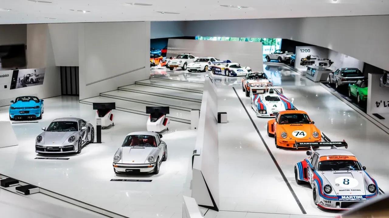 Iguatemi Bosque leva clientes para conhecer Museu da Porsche na Alemanha em campanha de Dia dos Pais