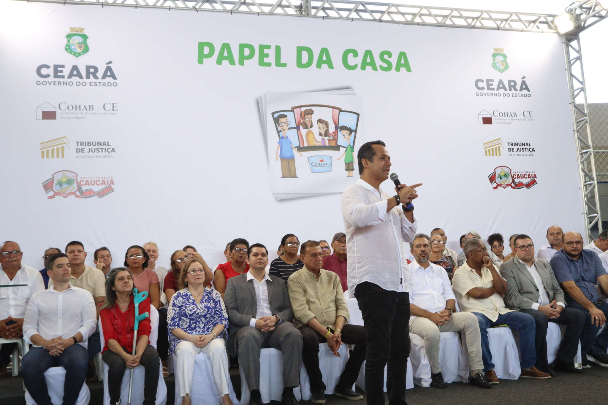 Ao lado de Vitor Valim, Elmano anuncia construção de novo Hospital em Caucaia