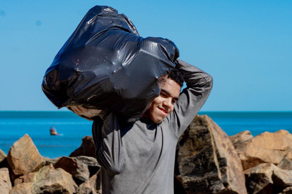 Ação De Limpeza De Praia (25)