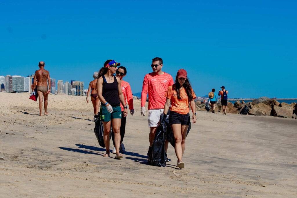 Ação De Limpeza De Praia (27)