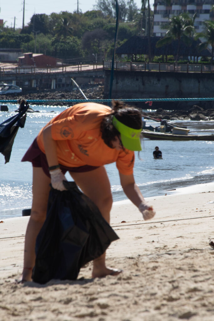 Ação De Limpeza De Praia (35)