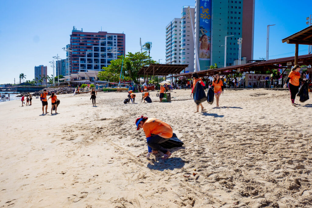 Ação De Limpeza De Praia (45)