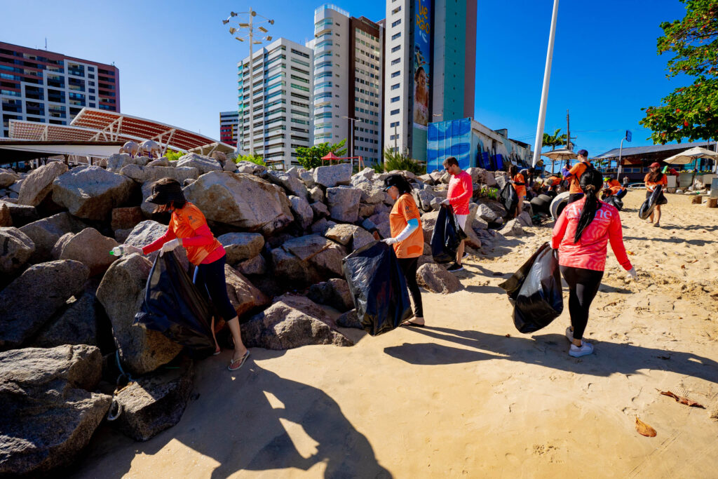 Ação De Limpeza De Praia (50)