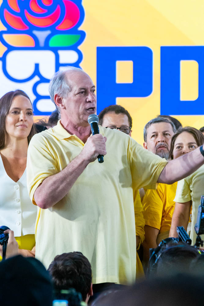 Deputados do PDT debatem possível expulsão de Ciro Gomes e rumos do partido