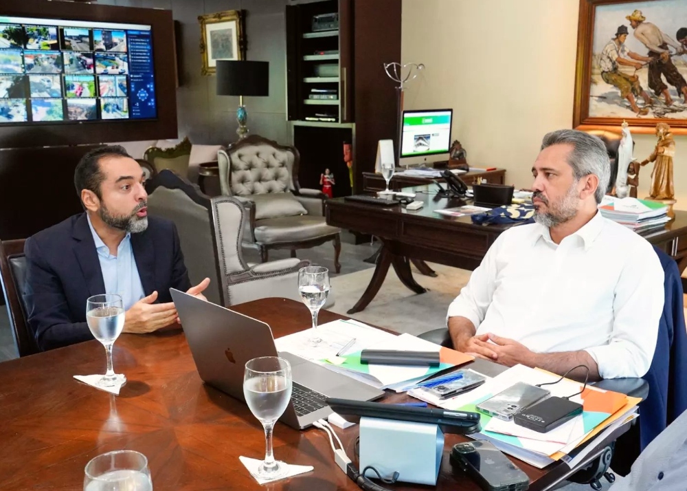 Elmano de Freitas conversa com diretores da J.Macêdo sobre novo complexo fabril