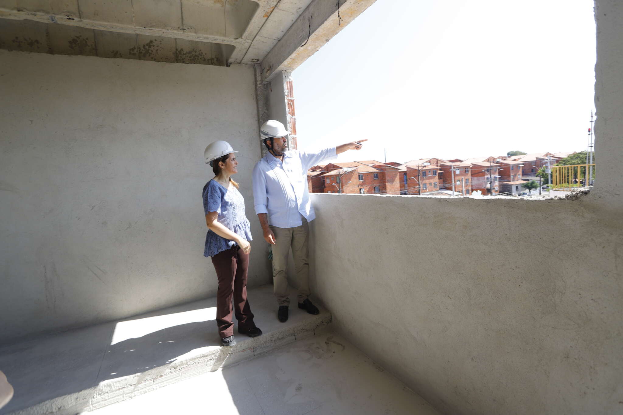 Elmano visita obra de Escola de Ensino Médio em Tempo Integral no bairro Siqueira