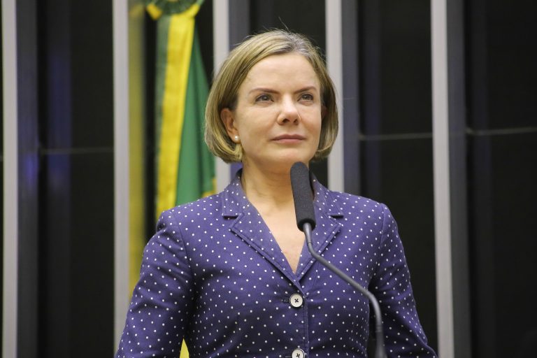 Gleisi Hoffmann participa de ato em Caucaia para apoiar pré-candidatura de Waldemir Catanho