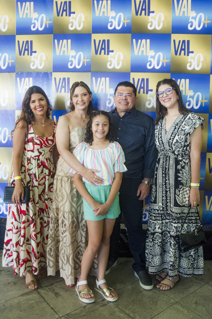 Isabel Andrade, Karine Monteiro, Valdetario Monteiro, Sarah Monteiro E Beatriz Andrade