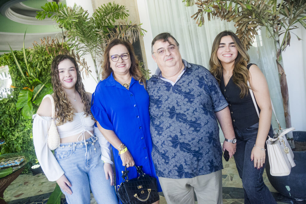 Isadora Almeida, Roberlene Rodrigues, Andre Medeiros E Marina Medeiros